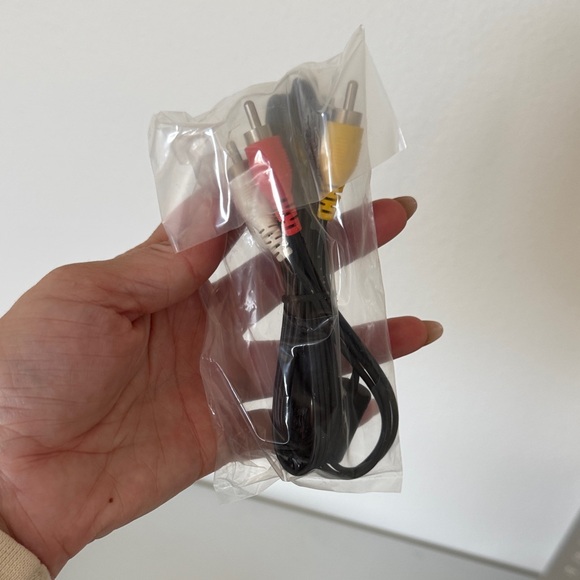 Canon EOS 5D Mark III Accessories only - Picture 5 of 8